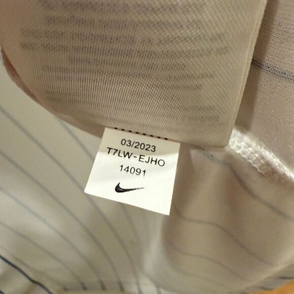 NEW Nike Chicago Cubs Women's Limited Jersey, Medium, NWT, retails 159.99 - Picture 15 of 16